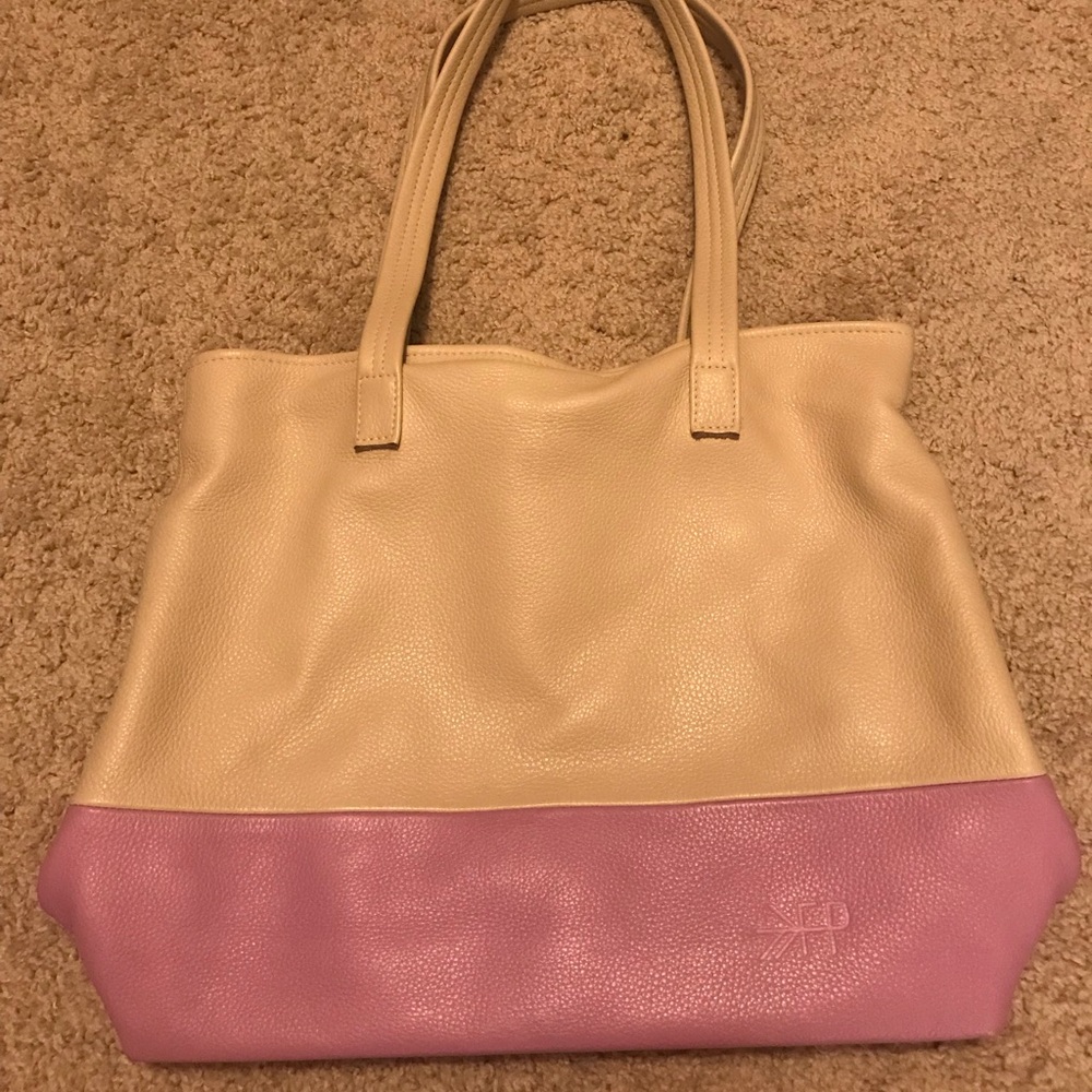 Freshly picked saltwater taffy and cream carryall